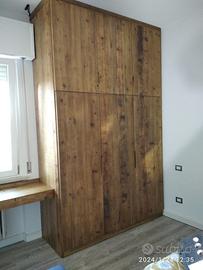 armadio con mensola scrivania in legno vecchio