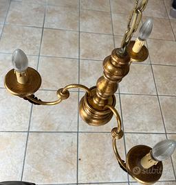 Antico lampadario in legno dorato