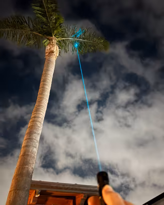 laser raro e artigianale – fascio ciano