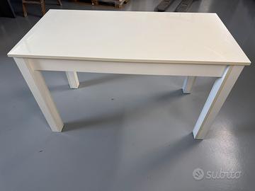 Tavolino laccato bianco