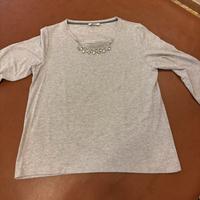 Maglia girocollo con collana di  incorporati