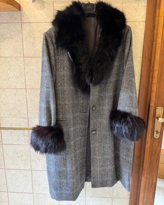 Cappotto con collo e polsi in vera pelliccia