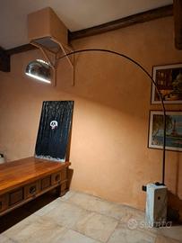 Lampada Arco Flos da terra – design Castiglioni