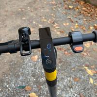 Monopattino XIAOMI Essential perfetto con frecce