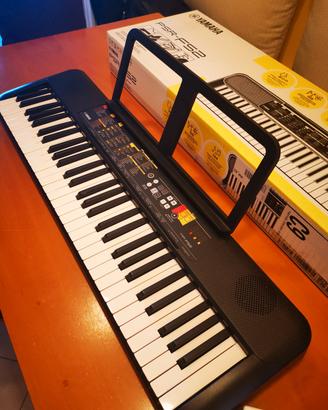 Tastiera Yamaha PSR F52