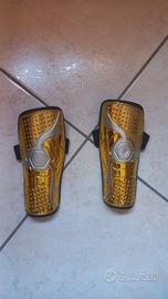 parastinchi bambino da calcio