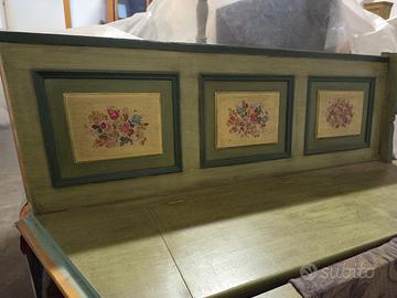 Tavolo, giropanca e sedie artigianali in stile