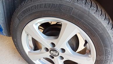 cerchi con gomme invernali 