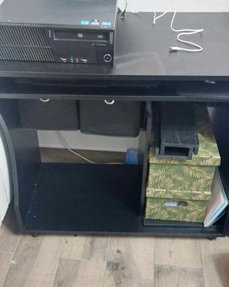 postazione fissa pc monitor completa