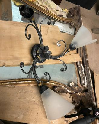 Lampadario in ferro battuto a tre luci