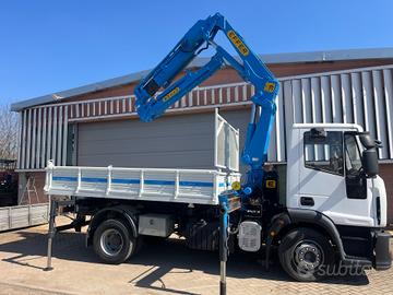 Iveco Eurocargo 140 con gru e ribaltabile