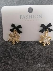 Orecchini con un design fiocco di neve