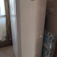 congelatore verticale a cassetti