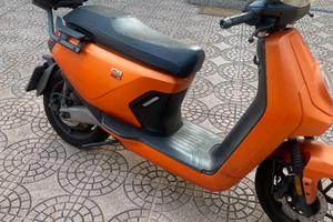 Niu MQI GT EVO Arancio del 2022 16'000 km