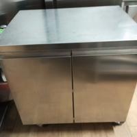 Tavolo armadiato acciaio