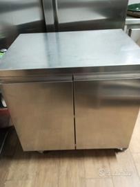 Tavolo armadiato acciaio