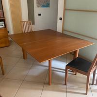 Parete attrezzata, tavolo allungabile 4 sedie