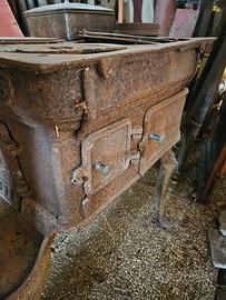 stufa legna in ghisa restaurata