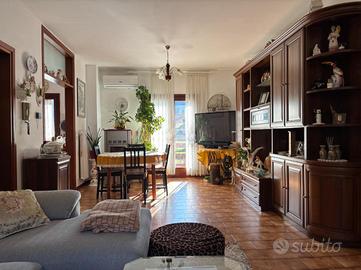 VILLA A SCHIERA A MONTENARS