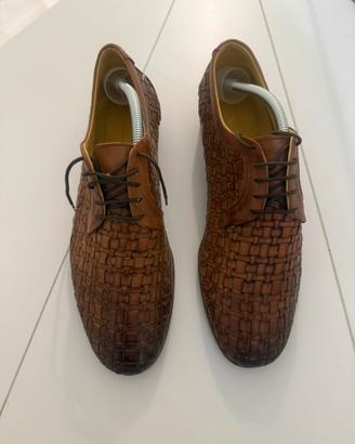 Scarpe uomo intrecciate