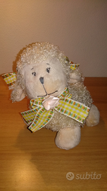Pecorella in morbido e soffice peluche