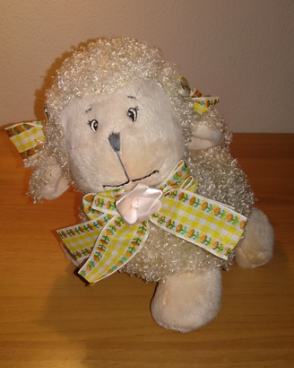 Pecorella in morbido e soffice peluche