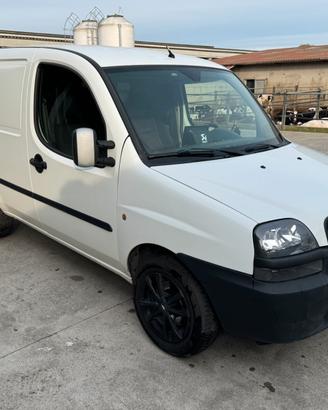 FIAT DOBLO’  1,9 jtd 2001 riverniciato