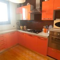 Cucina Componibile color arancio lucido