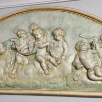 Bassorilievo in stucco patinato