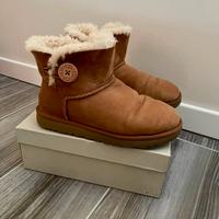 Stivaletti Ugg mini bailey button Nr.39