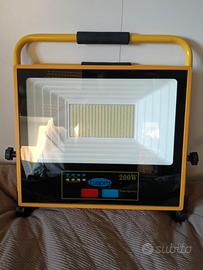Faro da lavoro ricaricabile 200W