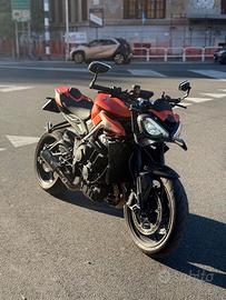 street triple 765R   triumph accessoriata