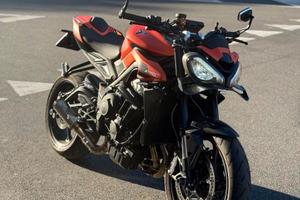 street triple 765R   triumph accessoriata