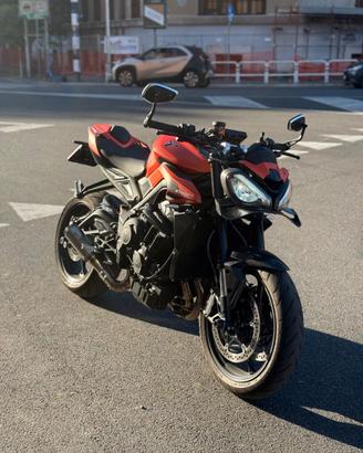 street triple 765R   triumph accessoriata