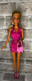 Bambola Barbie con vestito rosa e borsa