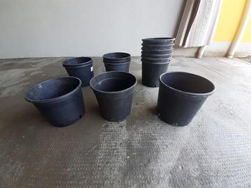 14 Vasi per piante di varie dimensioni