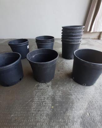 14 Vasi per piante di varie dimensioni
