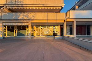 NEGOZIO A ROTTOFRENO