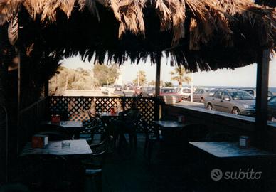 Chiosco aperto in legno lamellare