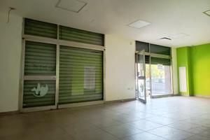 Locale commerciale, 2 vetrine fronte strada