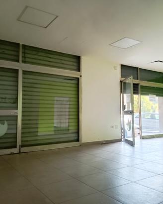 Locale commerciale, 2 vetrine fronte strada