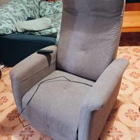 Poltrona Alzapersona e reclinabile in orizzontale