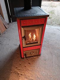 stufa   palazzetti  8.2 kw    ceramicata