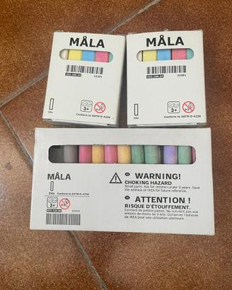 2 confezioni e mezzo di gessetti per lavagna