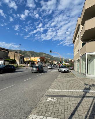Locale commerciale via nazionale appia