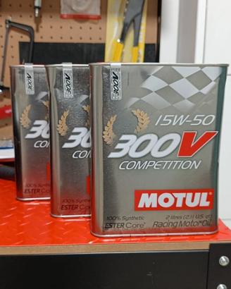 Olio motore Motul 15W - 50