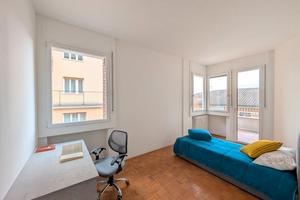 Stanza Singola in un Luminoso Appartamento da sett