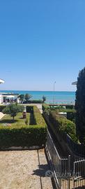 Trilocale in villino con vista mare