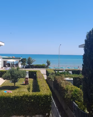 Trilocale in villino con vista mare
