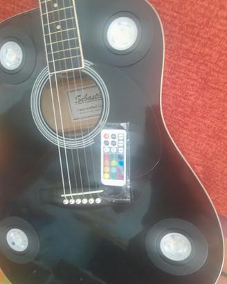 Lampada Led ricavata da chitarra classica vintage